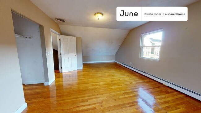 Foto del edificio - Room in Shared 4 bed/1.5 bath home in Allston