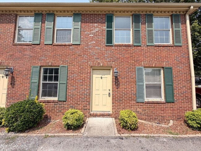 Building Photo - 2827 Dayton Blvd