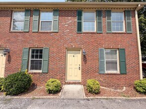 Building Photo - 2827 Dayton Blvd