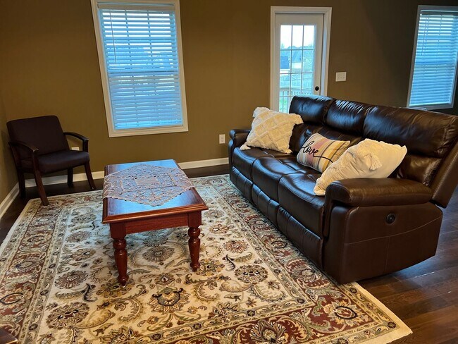 Foto del edificio - Charming 4BR House in Clarksville