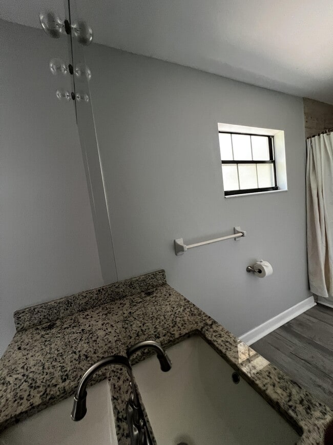 Building Photo - 1818 Blossom Ter