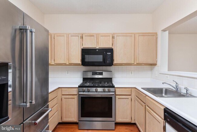 Foto del edificio - 1705 Lake Shore Crest Dr