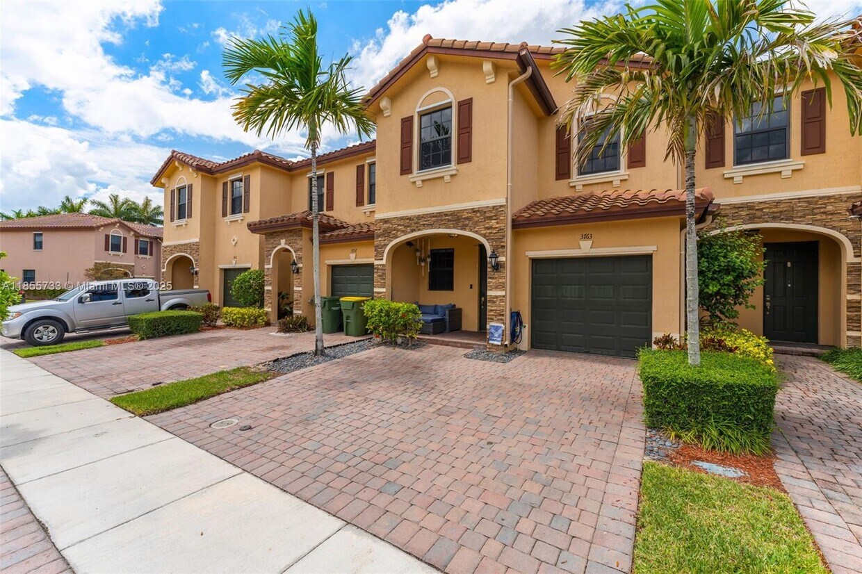 Foto principal - 3763 SE 2nd St