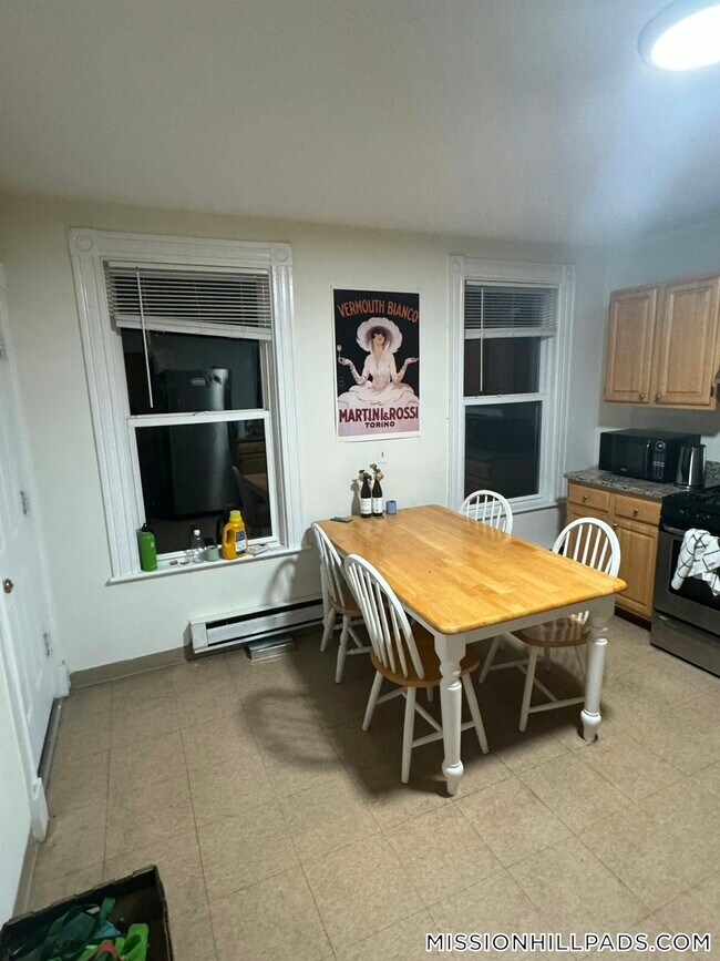 Building Photo - 74 Hillside St