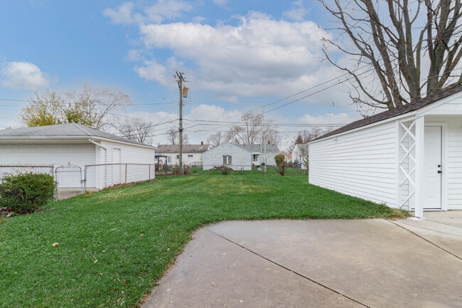 Foto del edificio - 29744 Rosslyn Ave