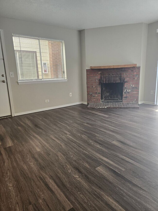 Building Photo - Fantastic Updated 2-Bedroom, 2-Bath Condo ...