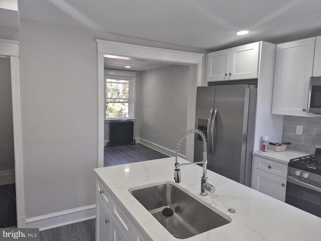 Foto del edificio - 3420 Tilden St