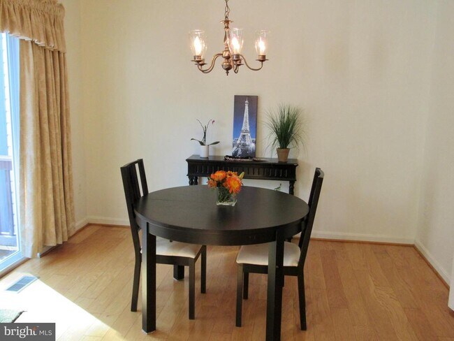 Foto del edificio - 14 Tivoli Lake Ct