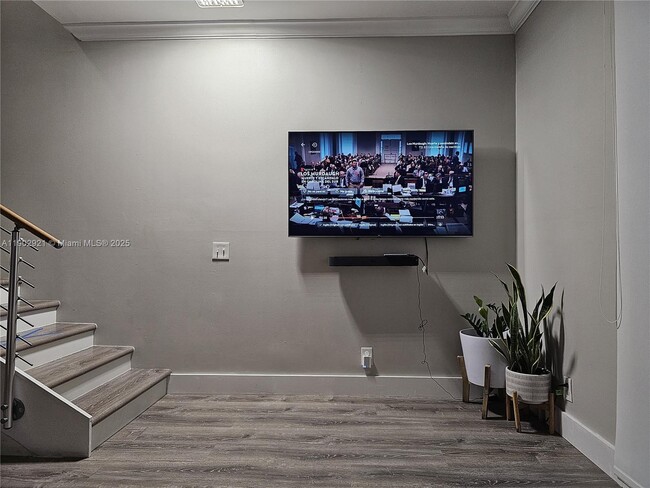 Building Photo - 1002 Sevilla Cir