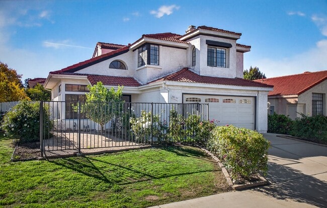 Foto del edificio - 3-Bedroom 2-Story Redlands Home with Big Backyard