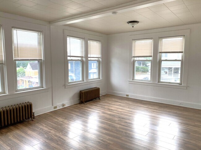 Photo - 304 Elizabeth Ave Apartments