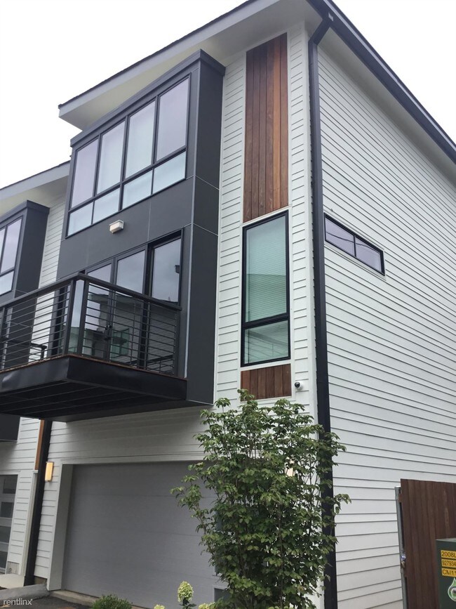 Building Photo - 2132 9th Ave N