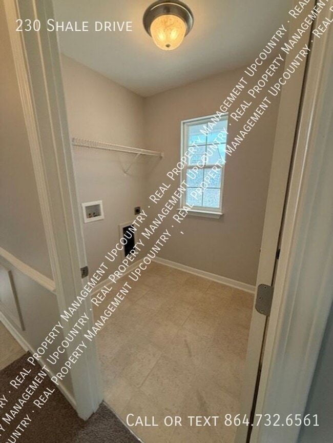 Foto del edificio - 230 Shale Dr