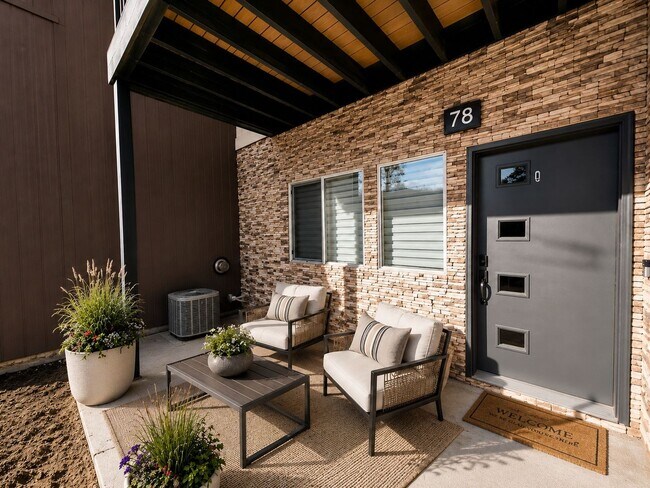 Building Photo - Downtown Luxury Modern Townhome in Historic Ivywild with Mt. Views