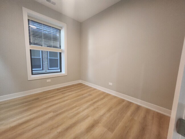 Foto del edificio - 423 W Belden Ave
