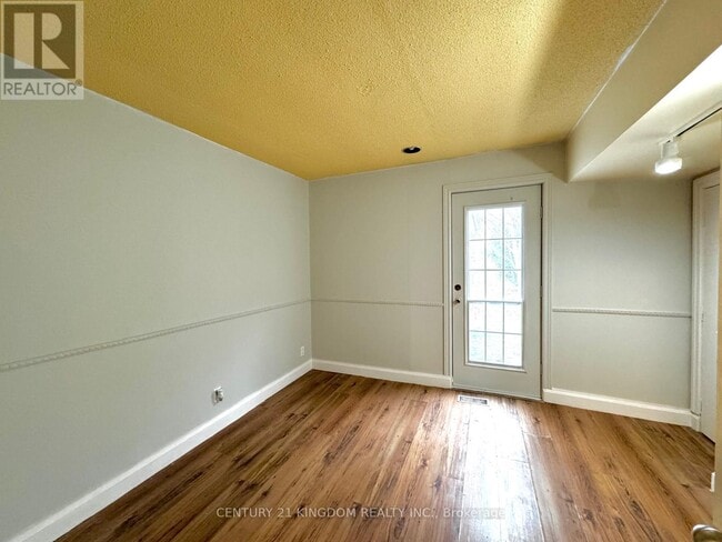 Photo du bâtiment - 208 Palmerston Ave