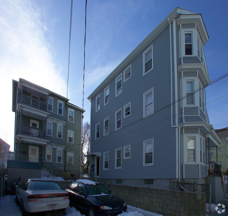 Building Photo - 103-111 Tecumseh St