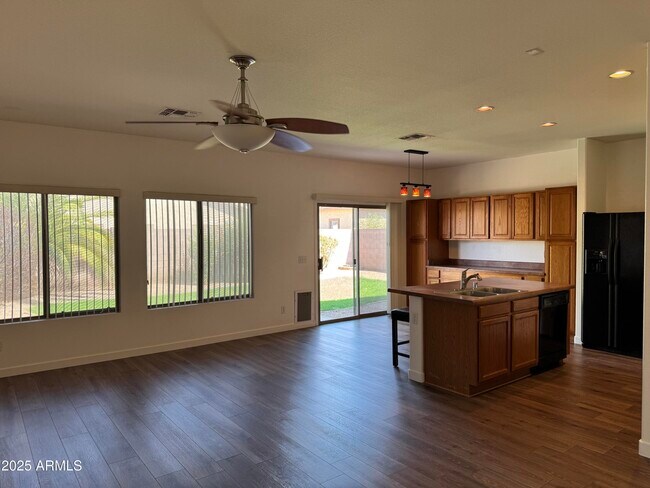 Foto del edificio - 2633 E Riviera Dr