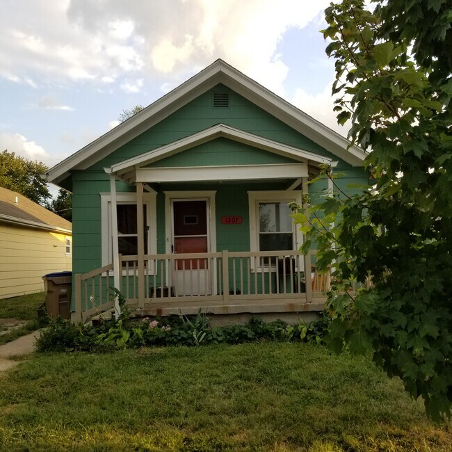 Building Photo - 1207 E. 23RD AVE