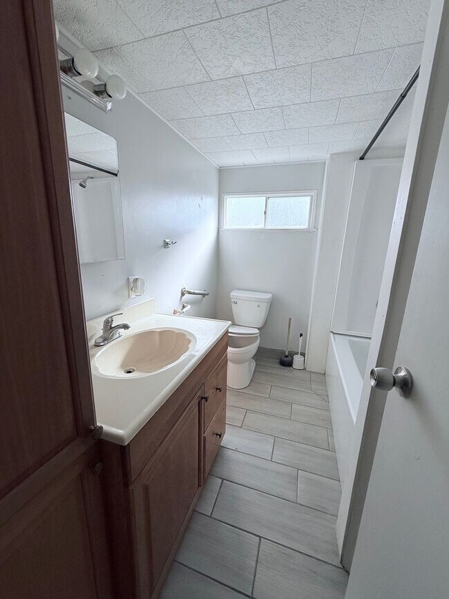 Foto del edificio - 607 49th Ave Terrace W