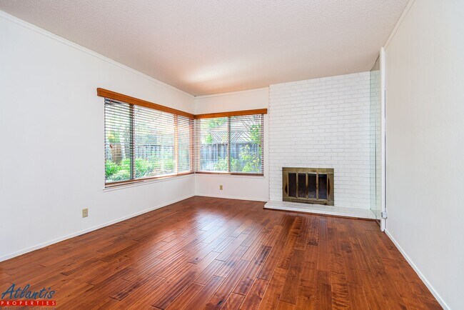 Foto del edificio - Beautiful Home | Attached ADU Suite | Desirable Location