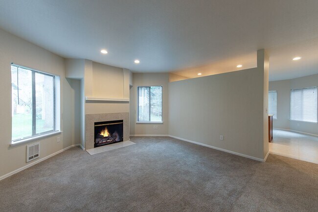 Foto del edificio - Beautifully Remodeled 2 Bed 2 Bath Redmond Condo!