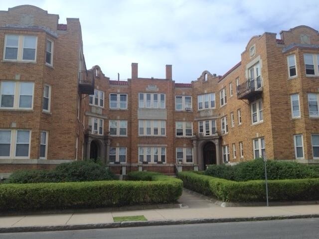 Primary Photo - 170 Maple St