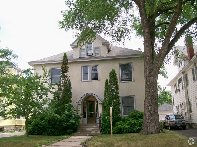 Building Photo - 2437 Dupont Ave S
