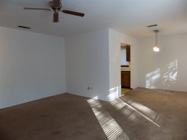 Building Photo - 2220 Claremont Ln