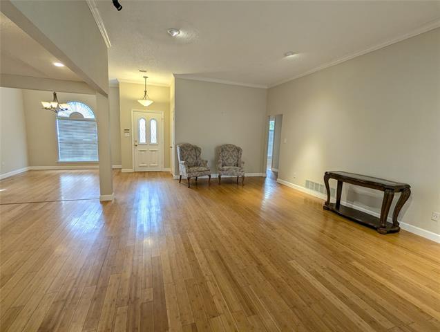 Foto del edificio - 6019 Mapleshade Ln