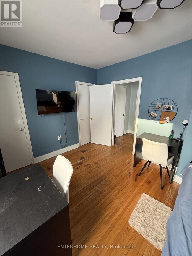 Photo du bâtiment - 51 Queen St E