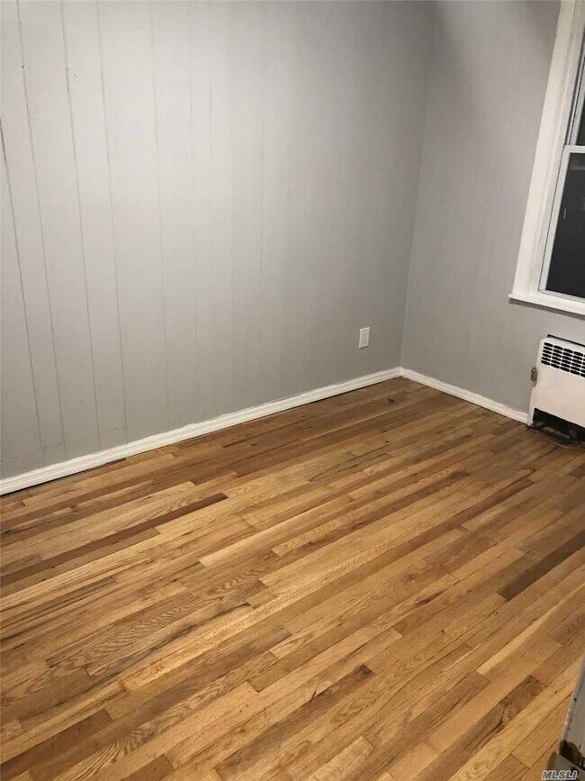 Foto del edificio - 217-84 Hempstead Ave