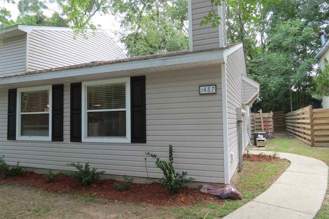 Building Photo - 1487 Live Oak Dr