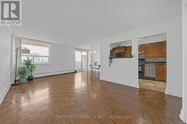 Photo du bâtiment - 5949-5949 Yonge St