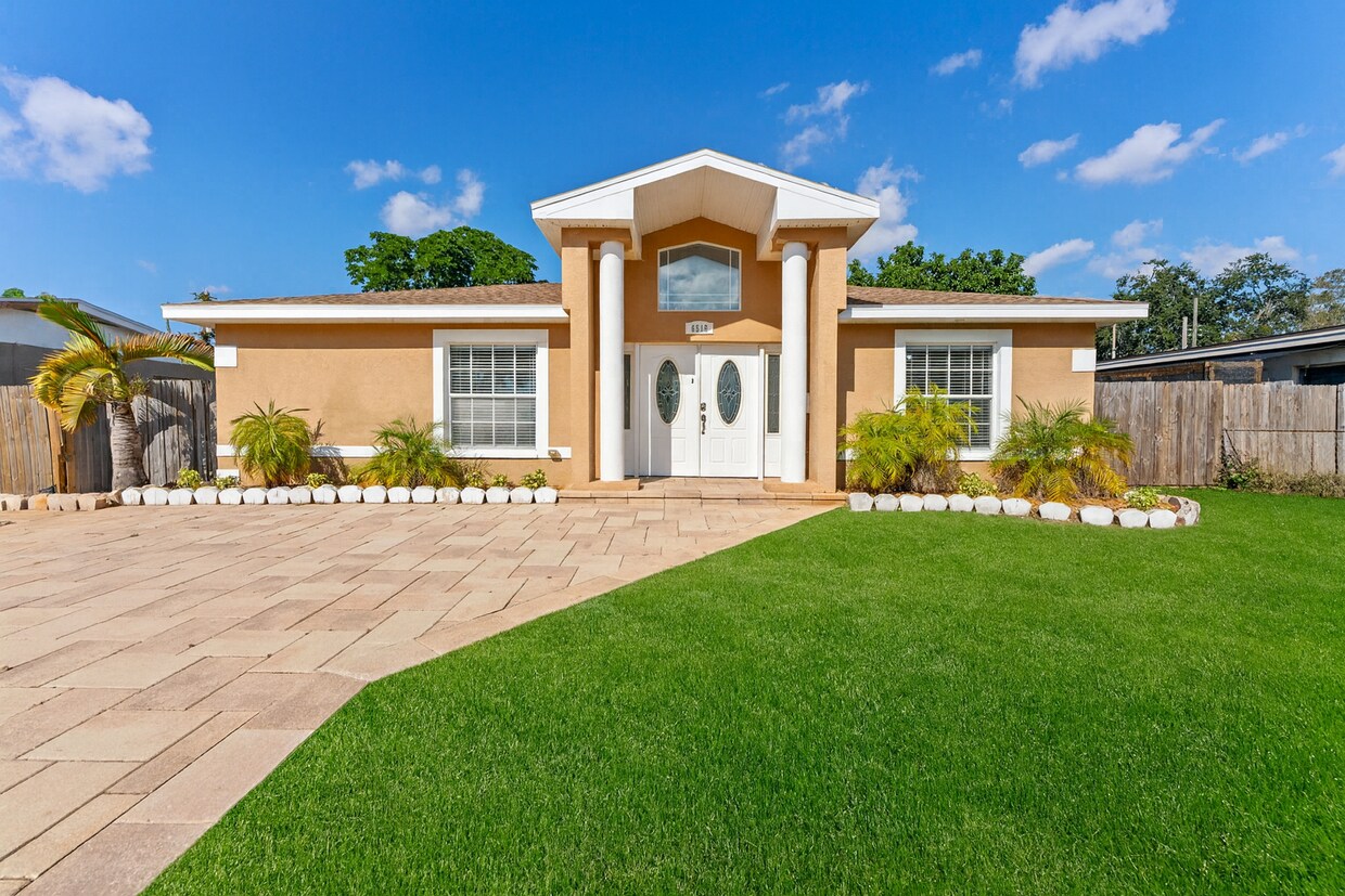 Foto principal - 6515 34th Ave N