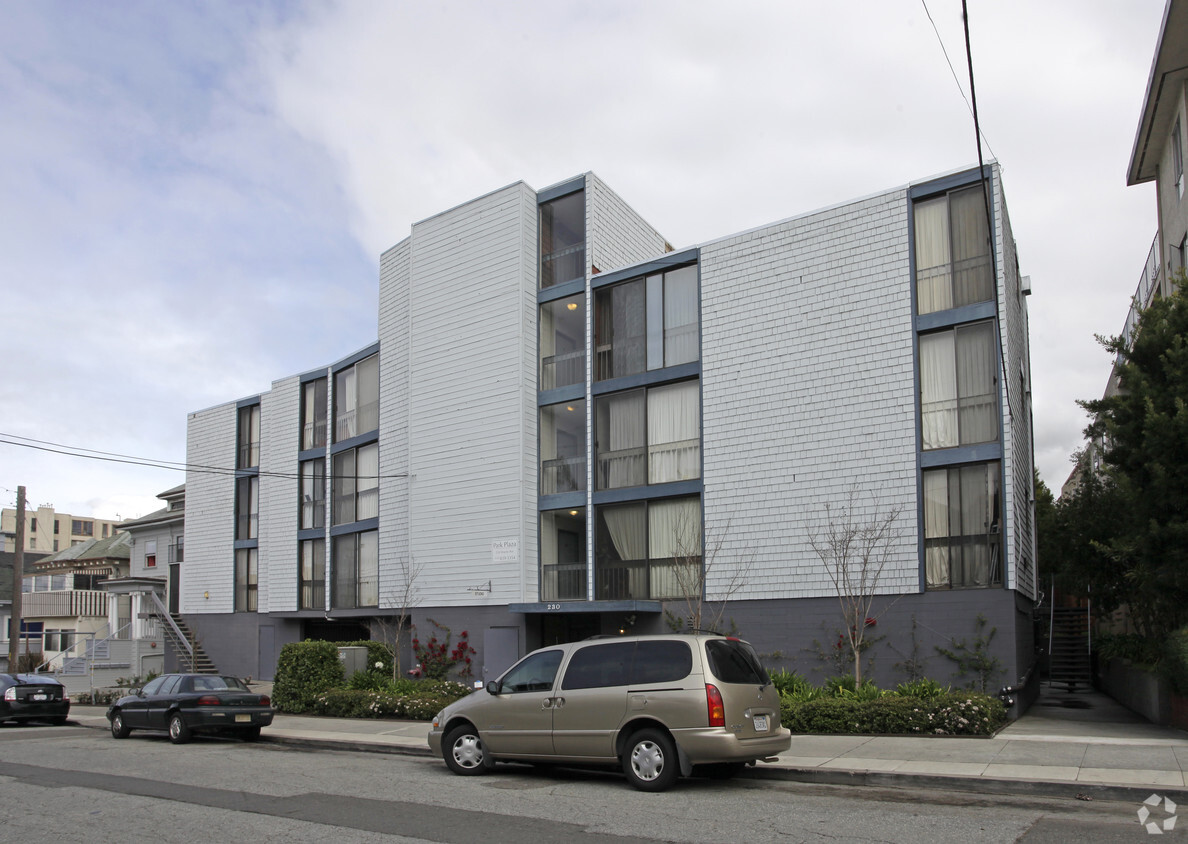 Primary Photo - Park Plaza Apartments
