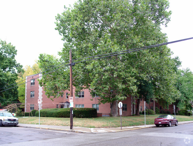 Building Photo - College Gardens