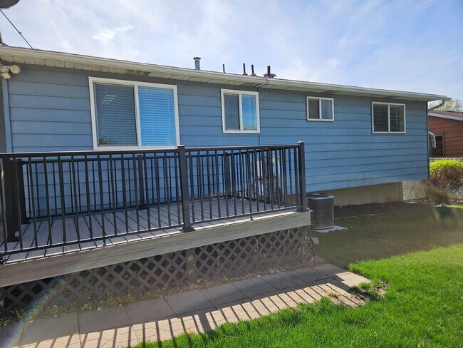 Foto del edificio - Beautiful 3 Bed/3 Bath Home