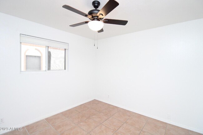Foto del edificio - 8060 E Oak St