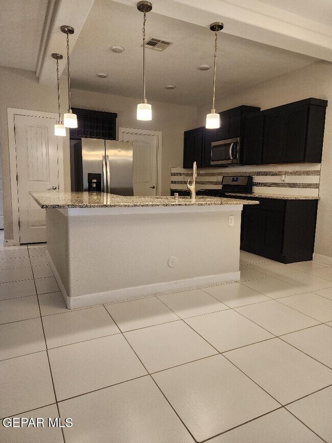 Foto del edificio - 7857 Enchanted View Dr