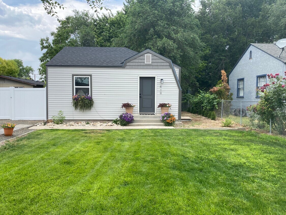 Foto principal - 419 S Locust St