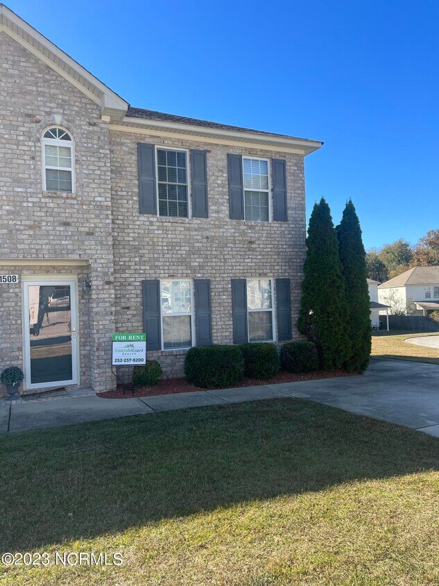 1508 Pine Brook Ct, Greenville, NC 27858 Townhome Rentals in