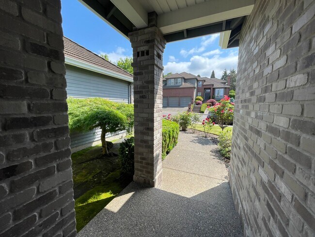 Building Photo - Custom Traditional Home in Montreux Neighborhood 3Bd/2Ba Home with 3 Car Garage!! Close to Cedar ...