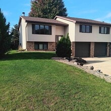 Building Photo - 2649 Stanbrook St