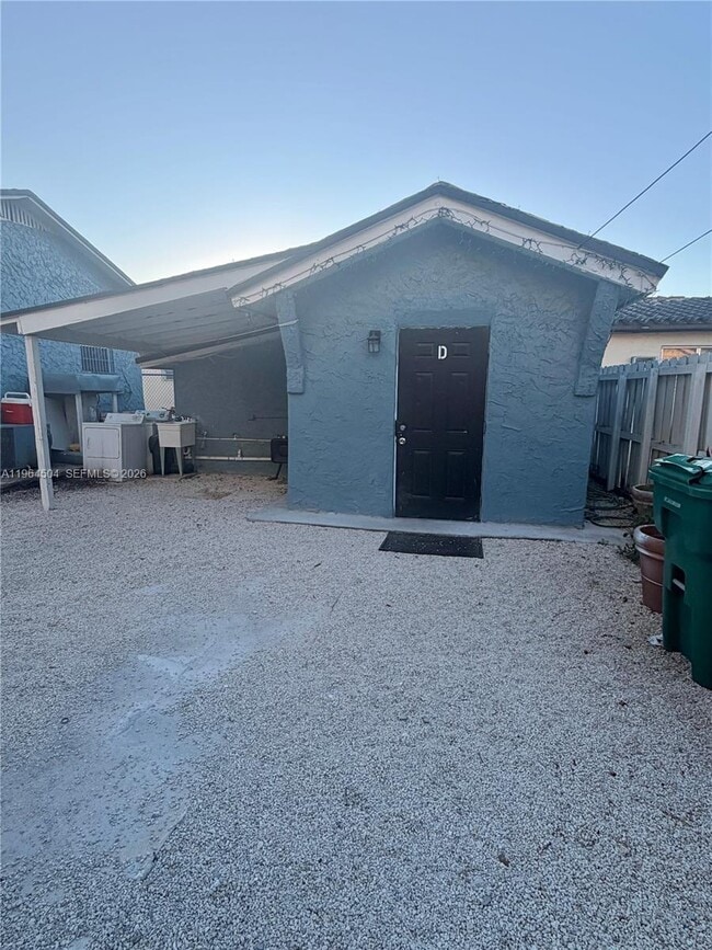 Building Photo - 236 SW 10th Ave