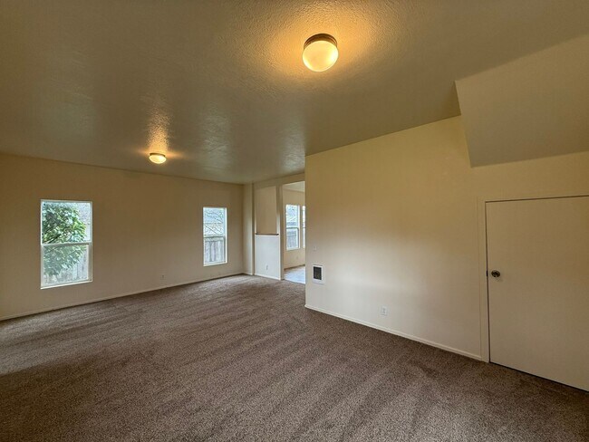 Foto del edificio - $500 Off Move In Costs!! Updated Farm House