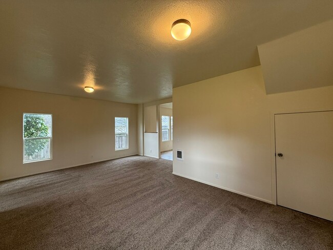 Building Photo - Updated Farm House