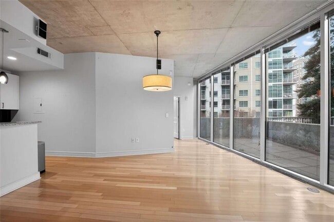 Foto del edificio - 950 W Peachtree St NW