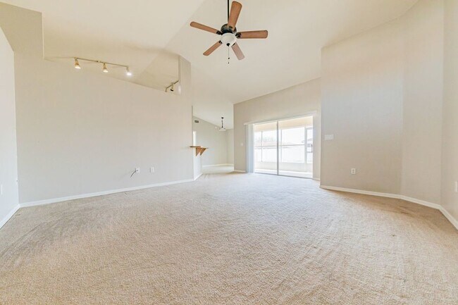 Foto del edificio - 440 Savanna Pointe St