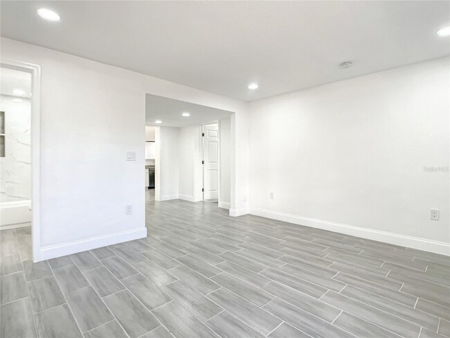 Foto del edificio - 560 Fairmount Rd